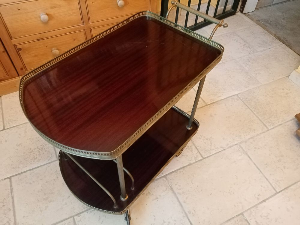 Table de desserte &agrave; roulettes. Meubles