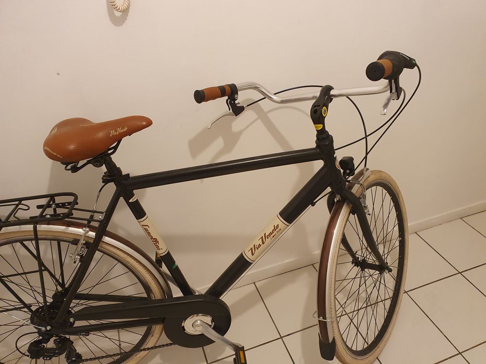 Velo de ville tr&egrave;s bon &eacute;tat Vélos