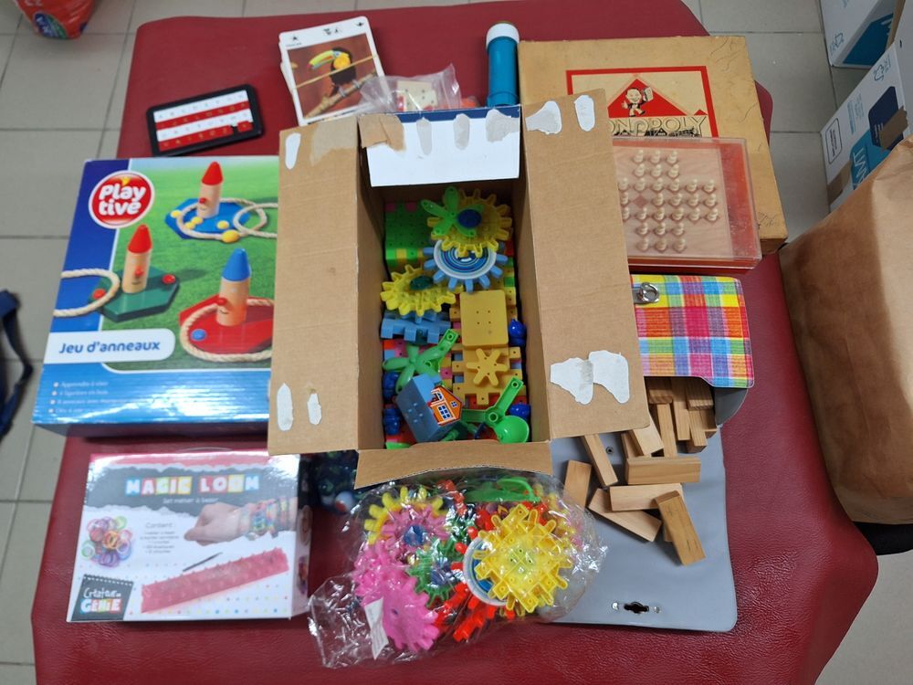 ensemble de 8 jouets"" Jeux / jouets