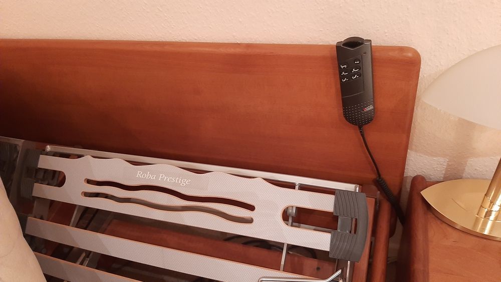 Lit 2 personnes en 160 X 190 avec sommier &eacute;lectrique Meubles