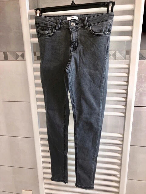 Jeans skinny LH taille XS en tbe  8 euros
8 Montral (32)