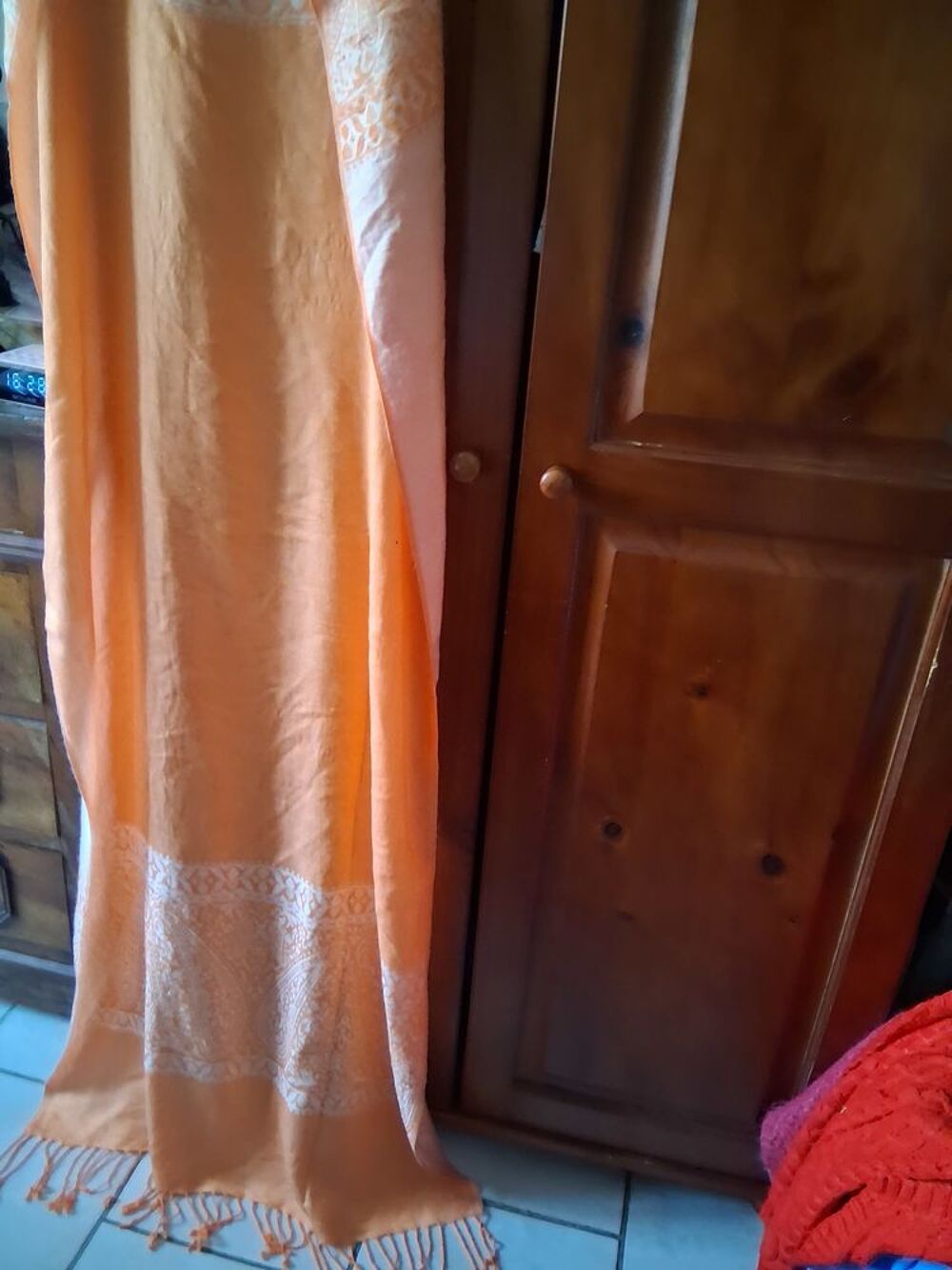 GRANDE &Eacute;CHARPE ORANGE NEUVE (CADEAU OFFERT.) Vêtements