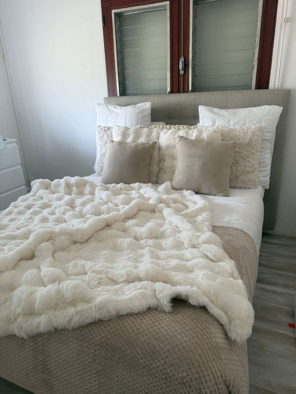 lit 140x190 cm avec sommier et matelas - Tr&egrave;s bon &eacute;tat Meubles