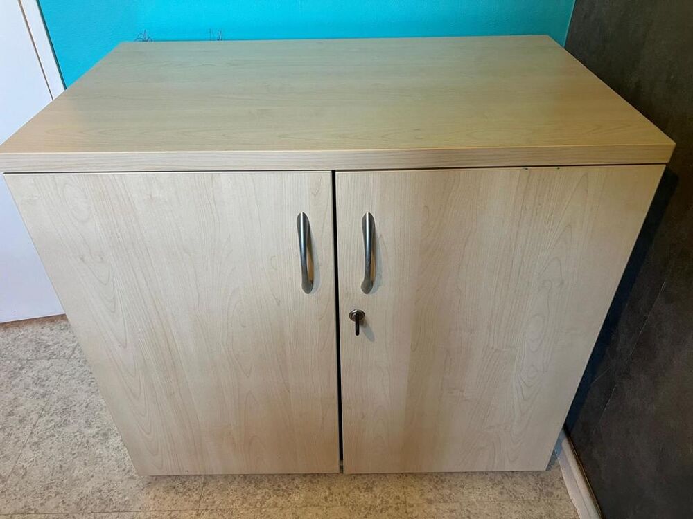 Armoire de rangement deux portes en bois clair avec serrure Meubles