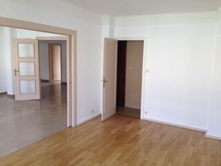  Appartement à louer 6 pièces 210 m² Saint-Étienne