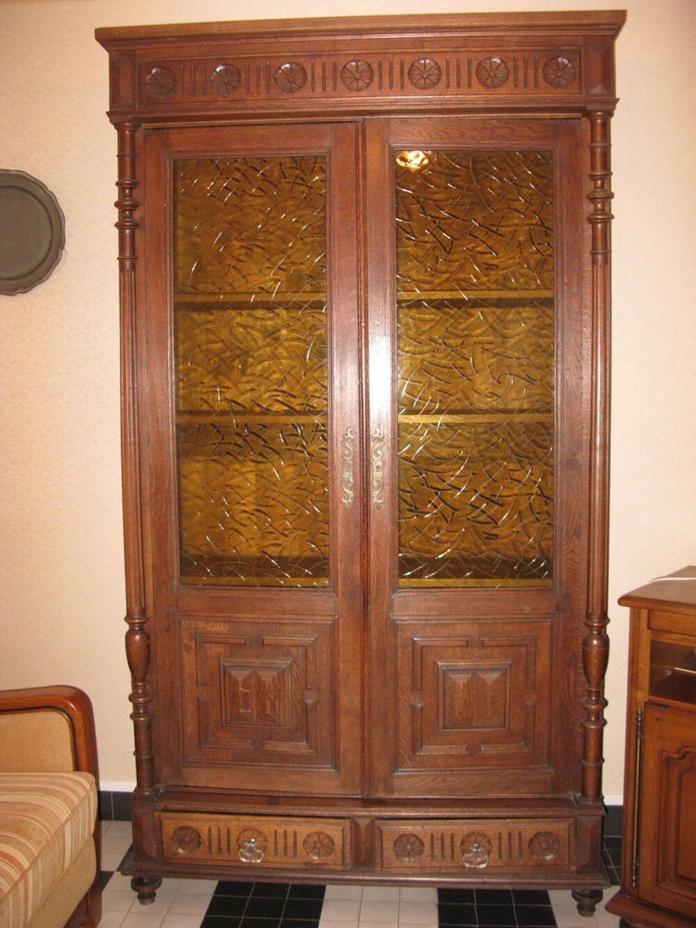 armoire/vitrine ch&ecirc;ne massif style Henri II Meubles