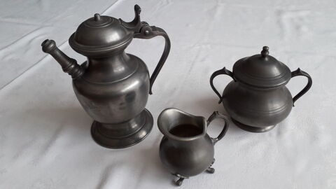 Lot d'ETAINS
75 Salon-de-Provence (13)