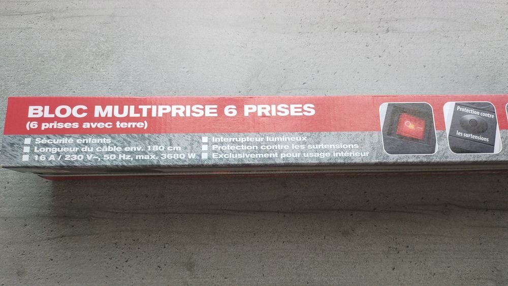 ? Bloc Multiprise - 6 Prises avec Terre - Neuf sous Scell&eacute; Bricolage