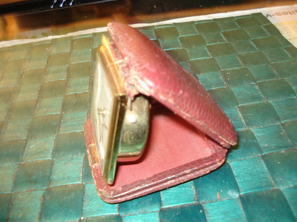 R&eacute;veil de voyage Lancel deco vintage 
