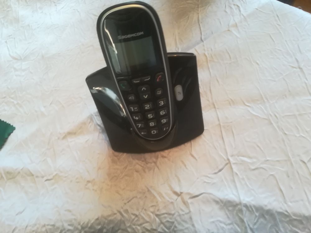 t&eacute;l&eacute;phone ,fixe ,SAGECOM . Téléphones et tablettes