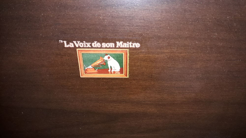 Meuble Electrophone La Voix de son Ma&icirc;tre
