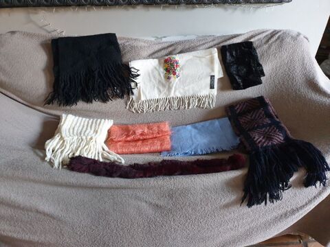 Echarpes en laine avec franches
1 Mouxy (73)