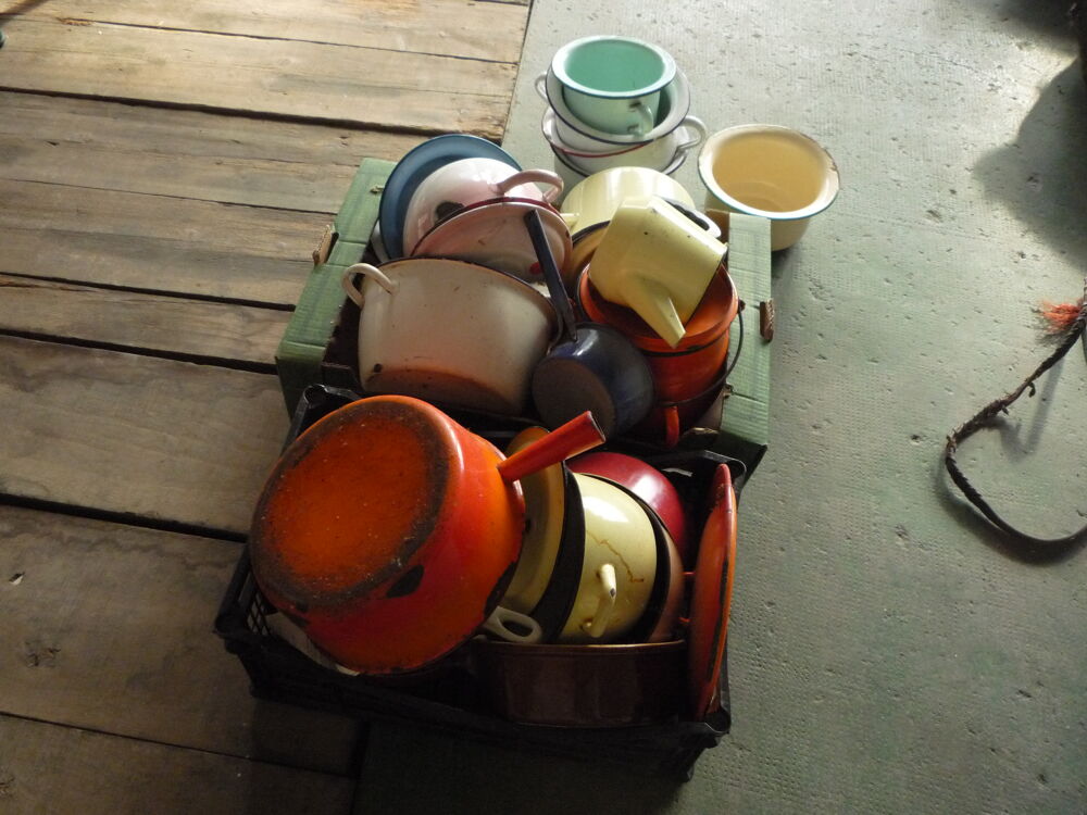 Lot &eacute;maill&eacute;e/casserole/pot de chambre(L)
Cuisine