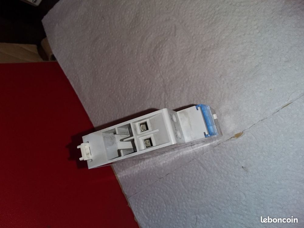 Relais de s&eacute;curit&eacute; 24V VMC &agrave; gaz LEGRAND 003859
Bricolage