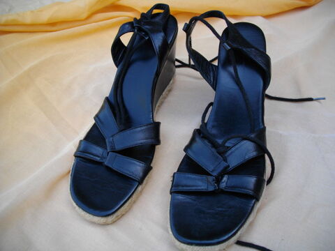 chaussures compenses  noir  T 39
4 Pau (64)