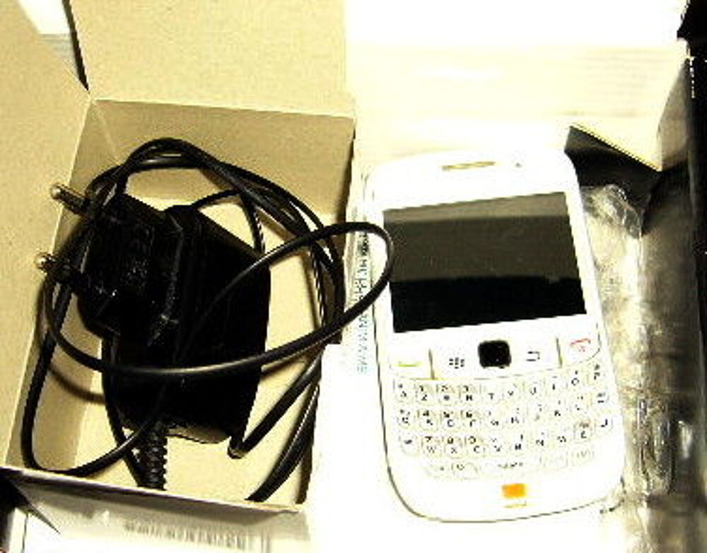 telephone portable Black Berry curve 8520 blanc Téléphones et tablettes