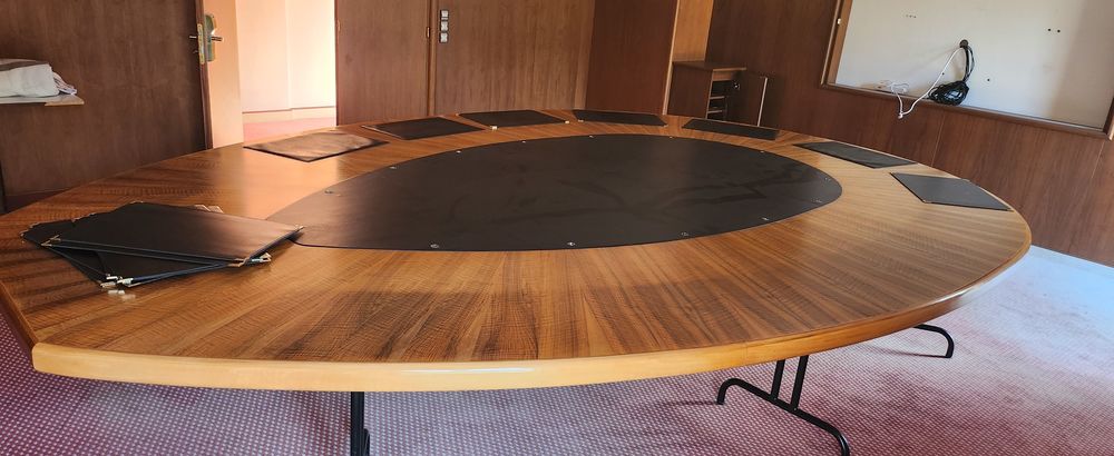 Table de r&eacute;union/conf&eacute;rence Meubles