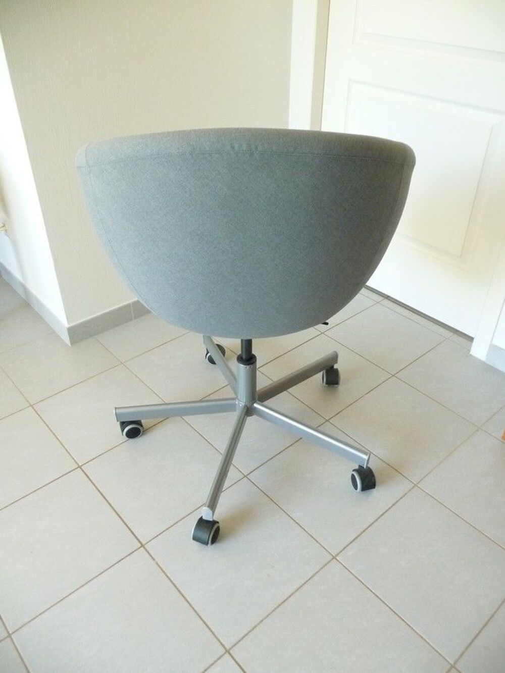 Chaise pivotante tissu gris Meubles