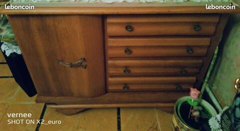 Commode  avec plaque de marbre par dessus Bohain-en-Vermandois (02)