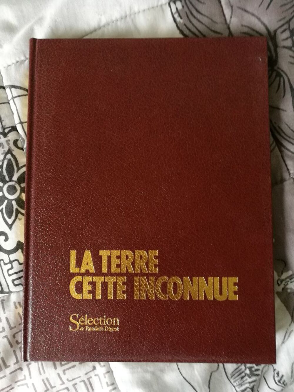 LA TERRE CETTE INCONNUE Livres et BD