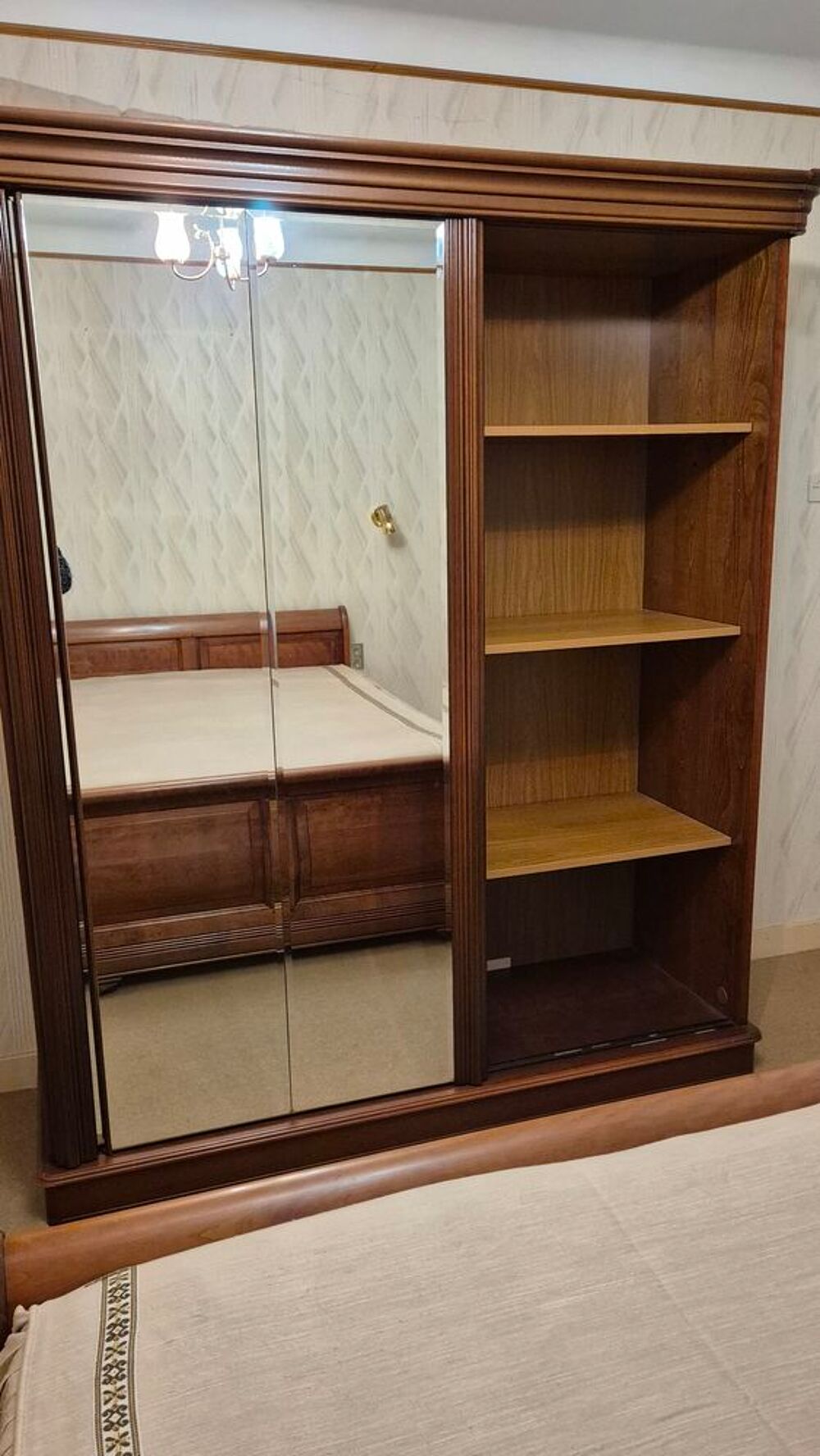 Chambre &agrave; coucher bois fonc&eacute; intemporelle Meubles