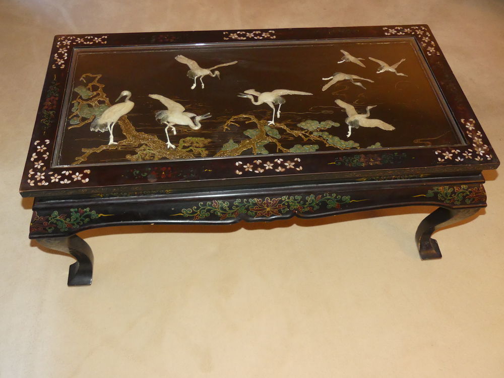 Table chinoise laqu&eacute;e d&eacute;cor H&eacute;rons Meubles