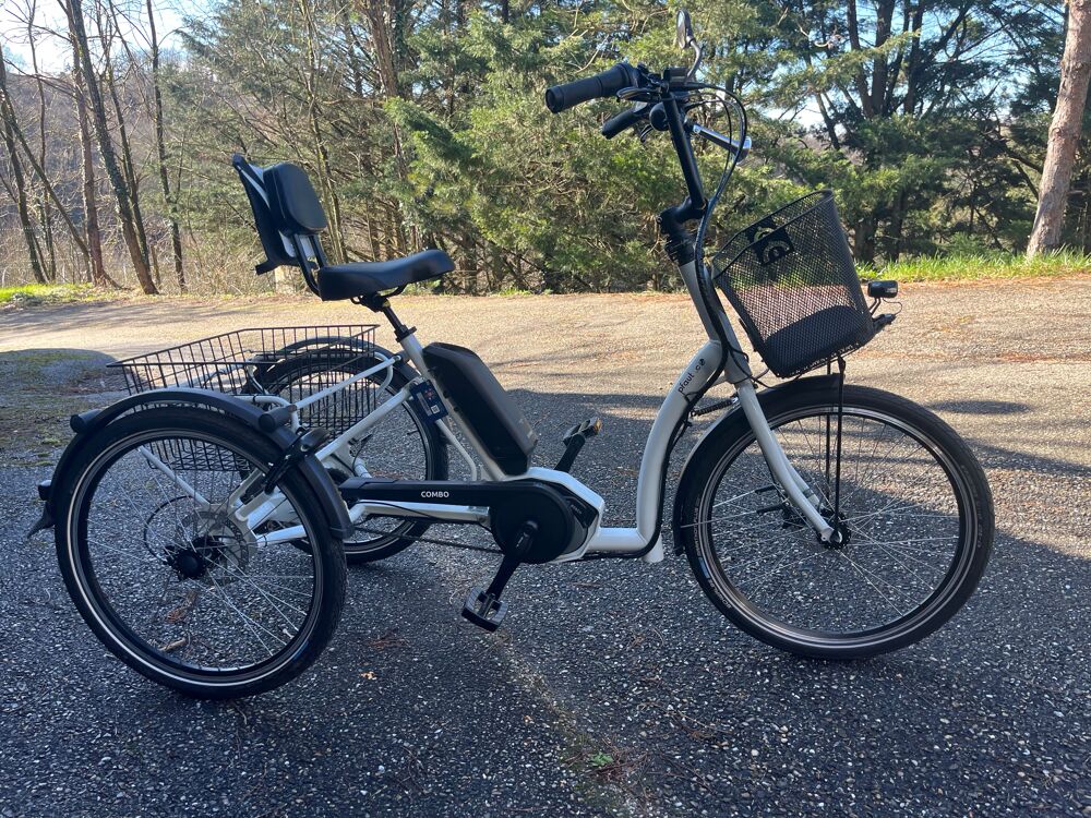 Tricycle &eacute;lectrique pfautec combo 24'' , 200 kms + remorque Vélos