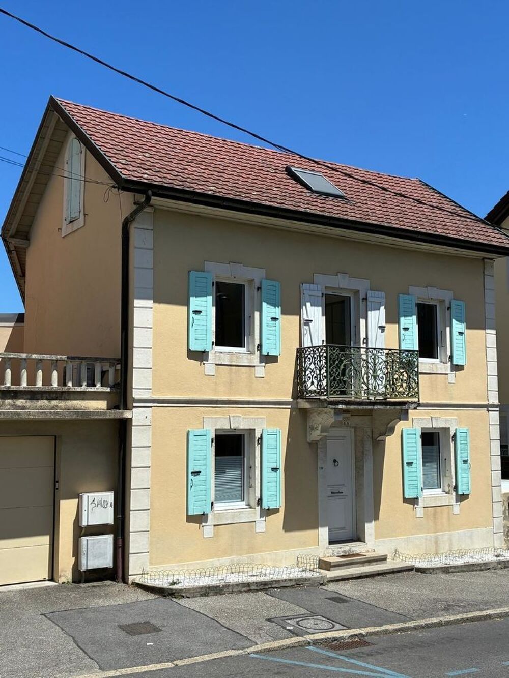Vente Maison Maison de ville, avec garage et jardin, entièrement rénovée. La roche-sur-foron