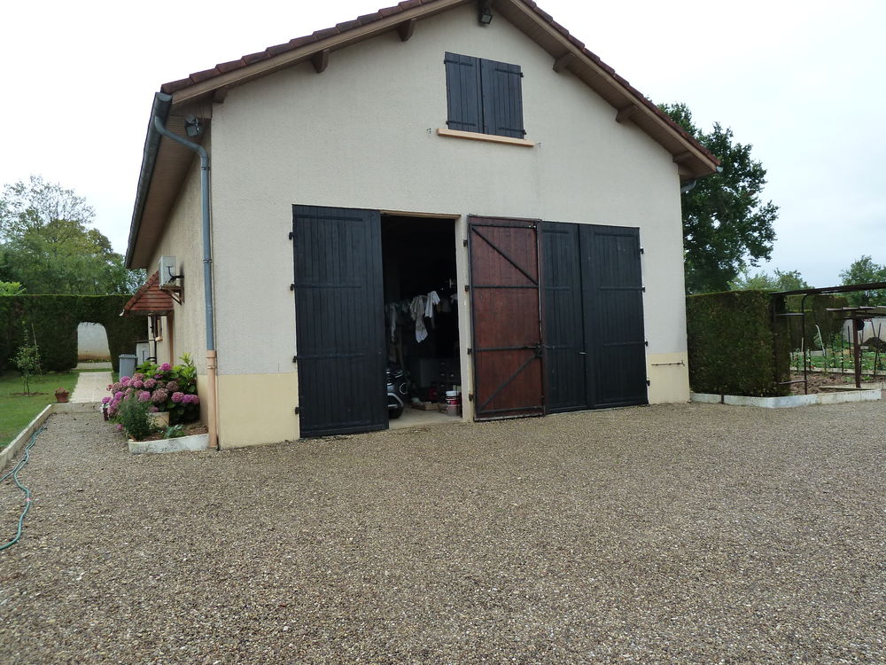 Maison 5 pièces 121 m² · à Attricourt · 121 m² · 240 000 €