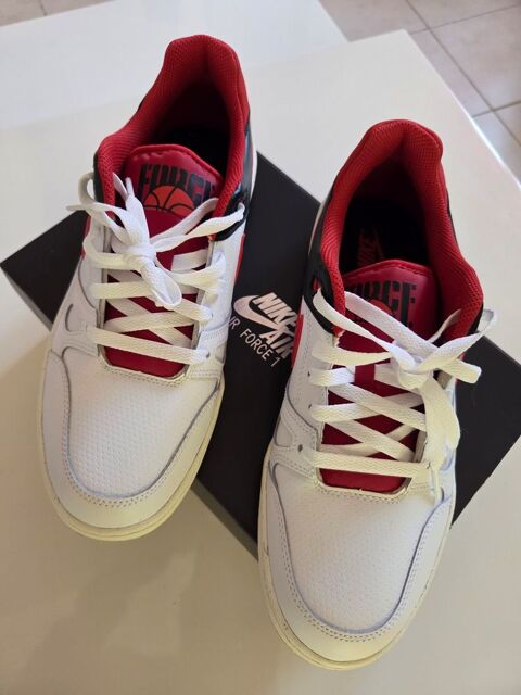 BASKETS NIKE FORCE NEUVVE T 42.5 40 Saint-Quirc (09)