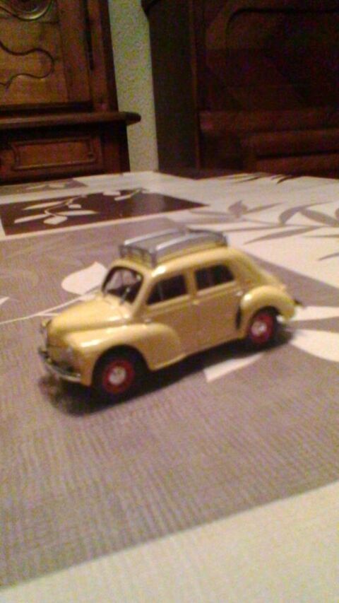 Voiture miniature renault 4CV beige 10 Avermes (03)