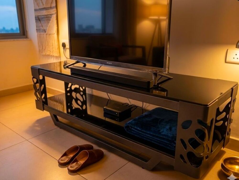 Meuble TV en tout neuf Stock limit&eacute; blanc et noir Meubles