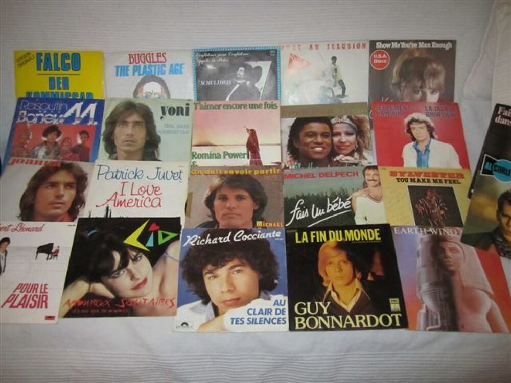 Lot de 120 disques vinyls mini 45 tours/vintage CD et vinyles