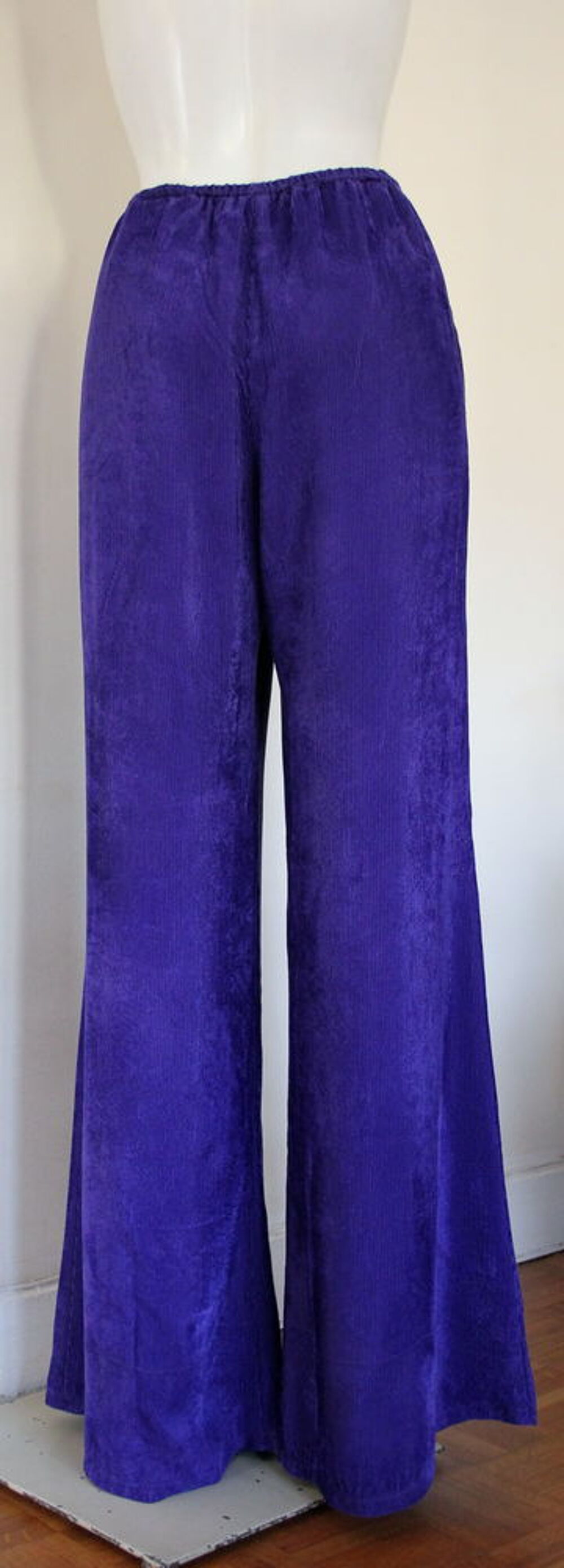 Pantalon violet vif FORTE.FORTE T.1
soit 38/40 Fr Vêtements