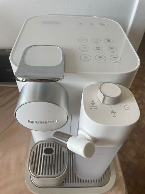 Machine à café/cafetière De'Longhi NESPRESSO Gran Lattissima 150 La Loupe (28)
