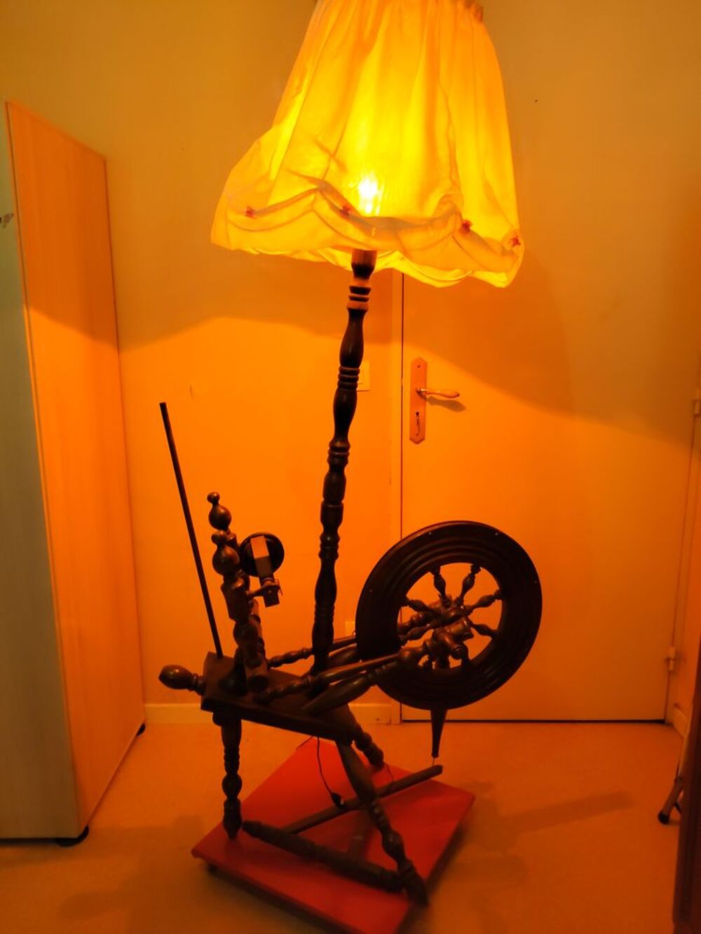 Lampe rouet Meubles