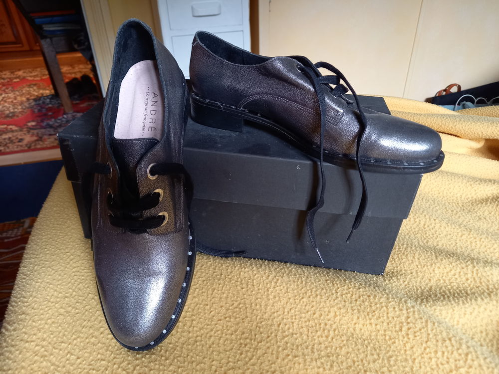 Je une paire chaussure neuve taille trop petite Chaussures