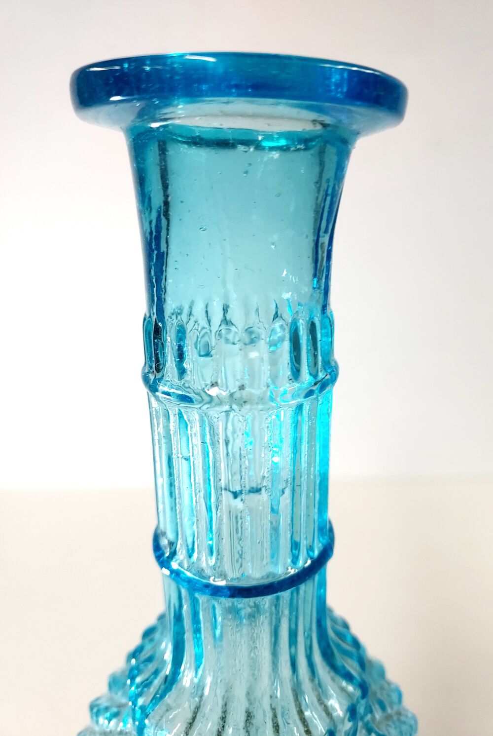 Carafe 0.5L verre cisel&eacute; bleut&eacute; Cuisine