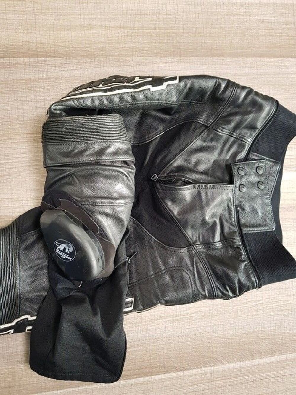 Ensemble moto cuir Furygan
Vêtements