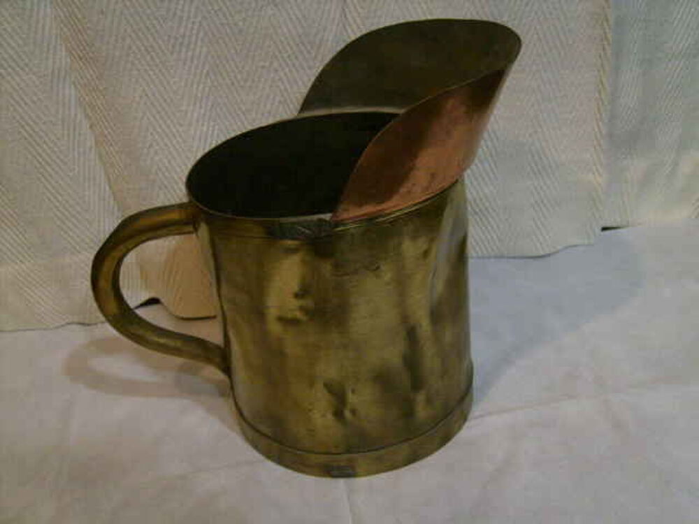 Cruche d&eacute;calitre en cuivre et laiton Décoration