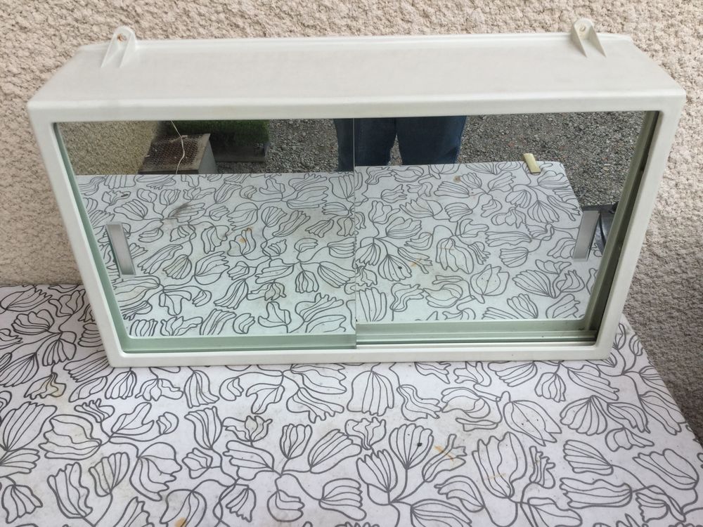 Armoire &agrave; suspendre Vintage ALLIBERT Meubles