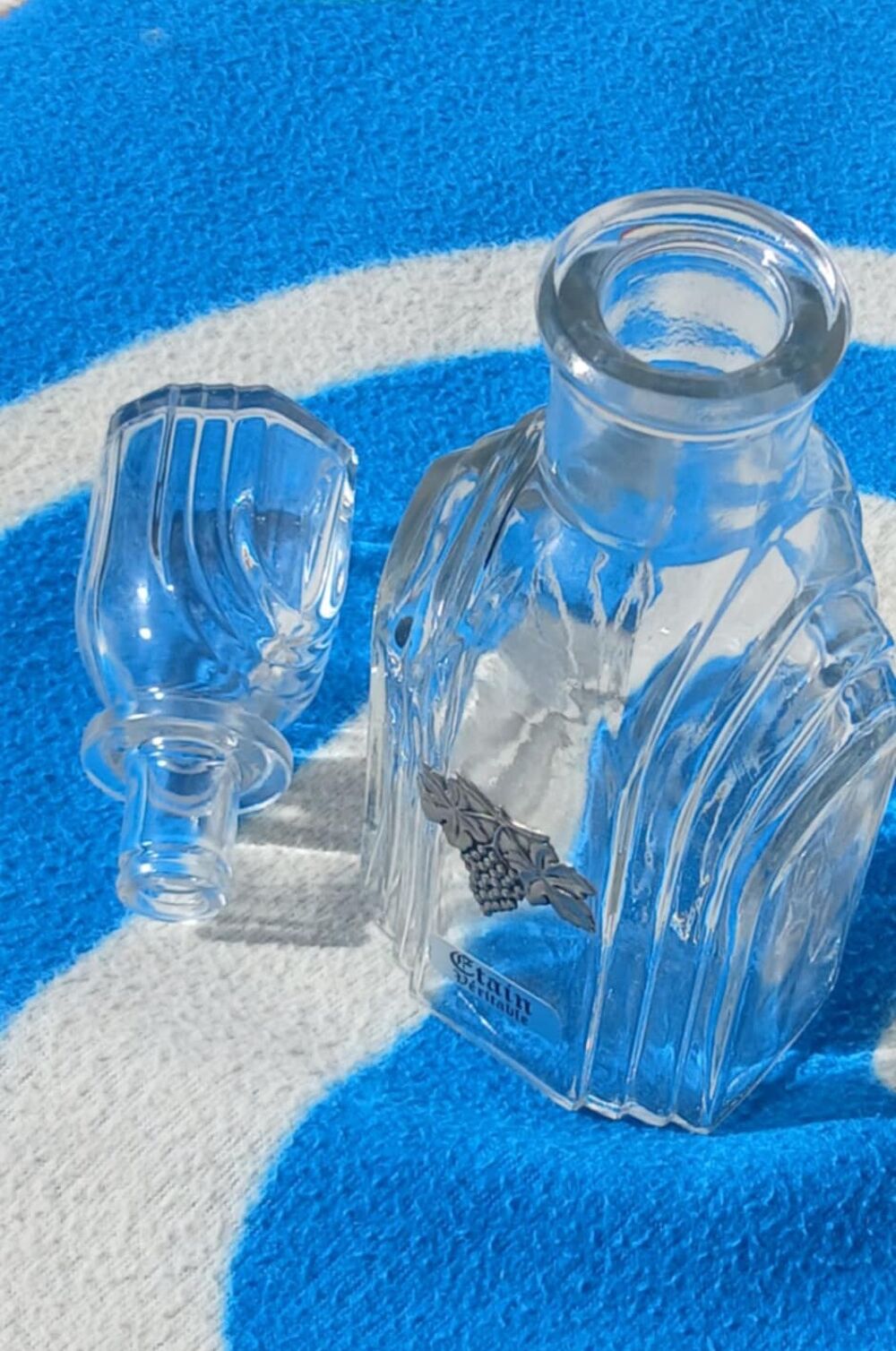 Carafe Verre avec D&eacute;cor "Grappe De Raisin" en Etain /Vintage Décoration