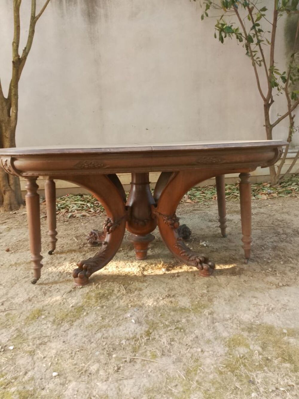 Tr&egrave;s grande table familiale Meubles