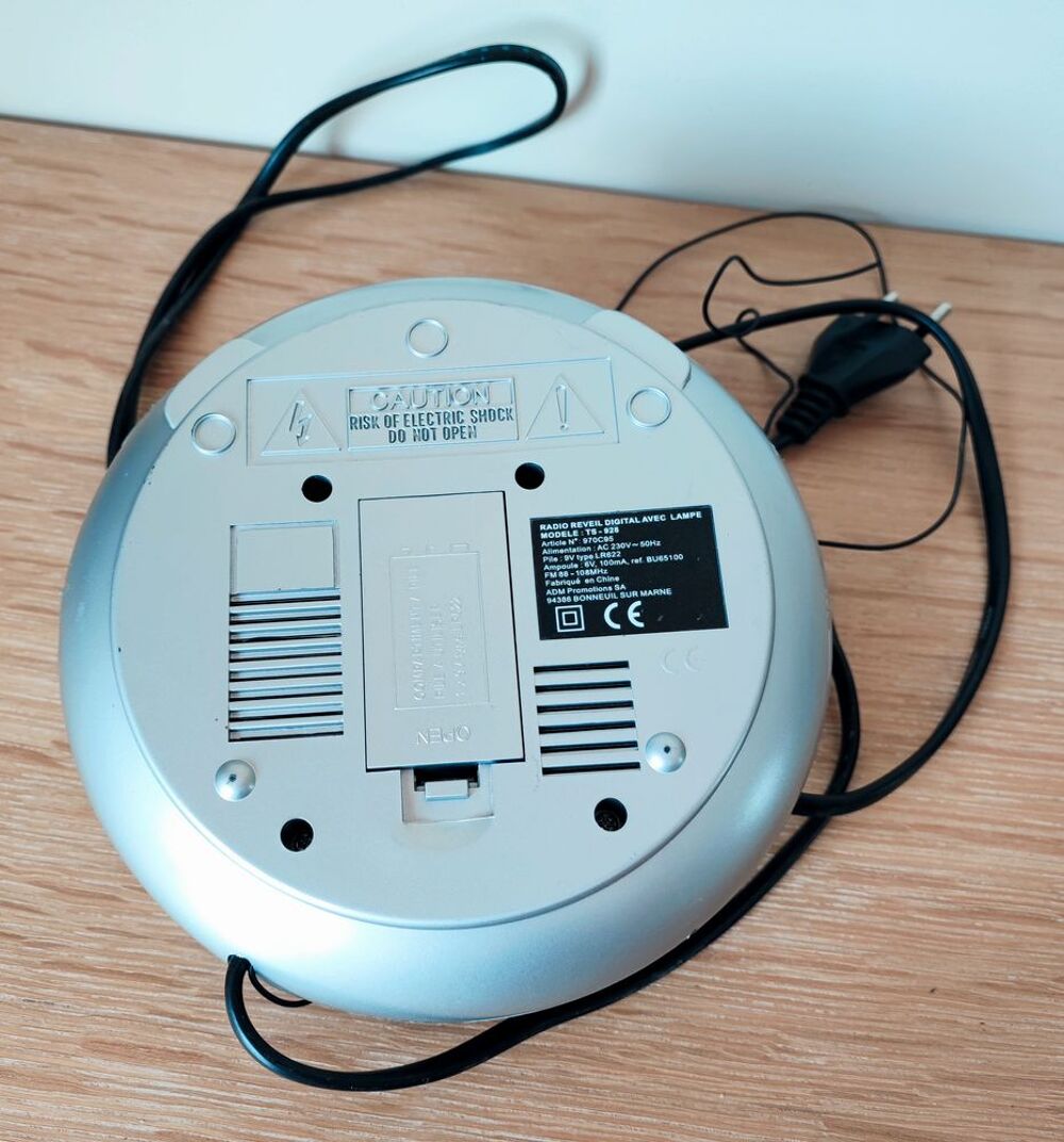 Radio-r&eacute;veil digital avec lampe - Gris - Techno Plus Audio et hifi