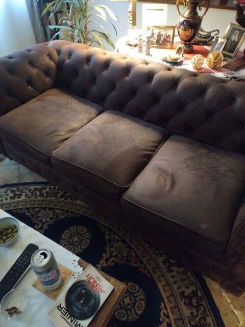 Canapé Chesterfield 3 places 500 Nîmes (30)