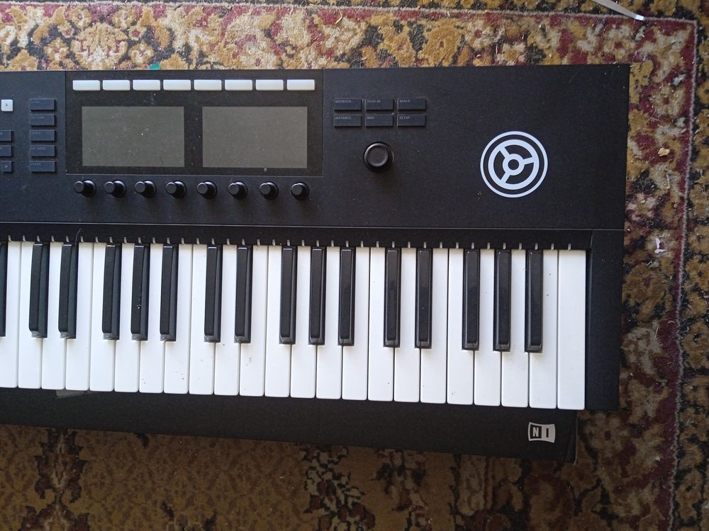 KOMPLETE KONTROL S49 
A Vendre jamais Servi Instruments de musique