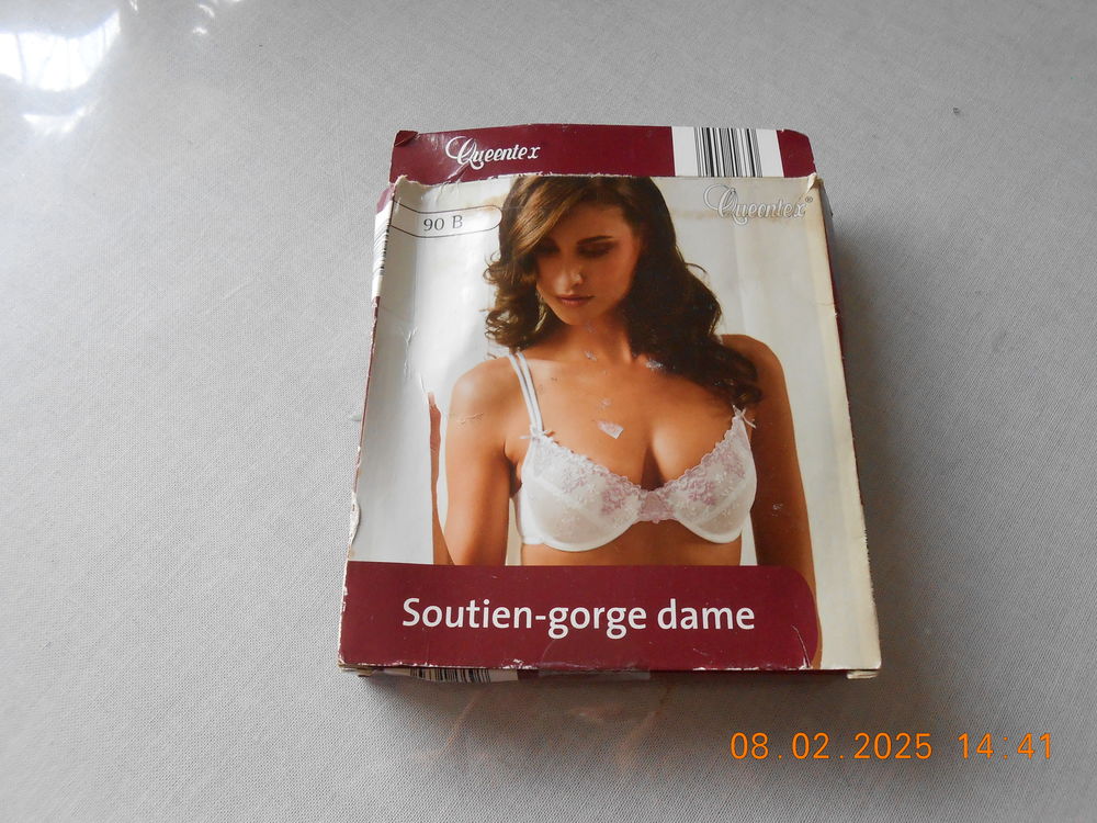 Soutien-Gorge &eacute;cru avec armature 90B et broderie rose Vêtements