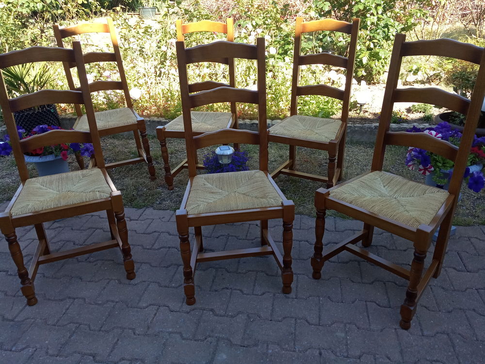 CHAISES EN BOIS AVEC ASSISES PAILLEES Meubles