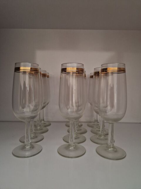 Lot de 12 élégantes flutes  à champagne Aucamville (31)