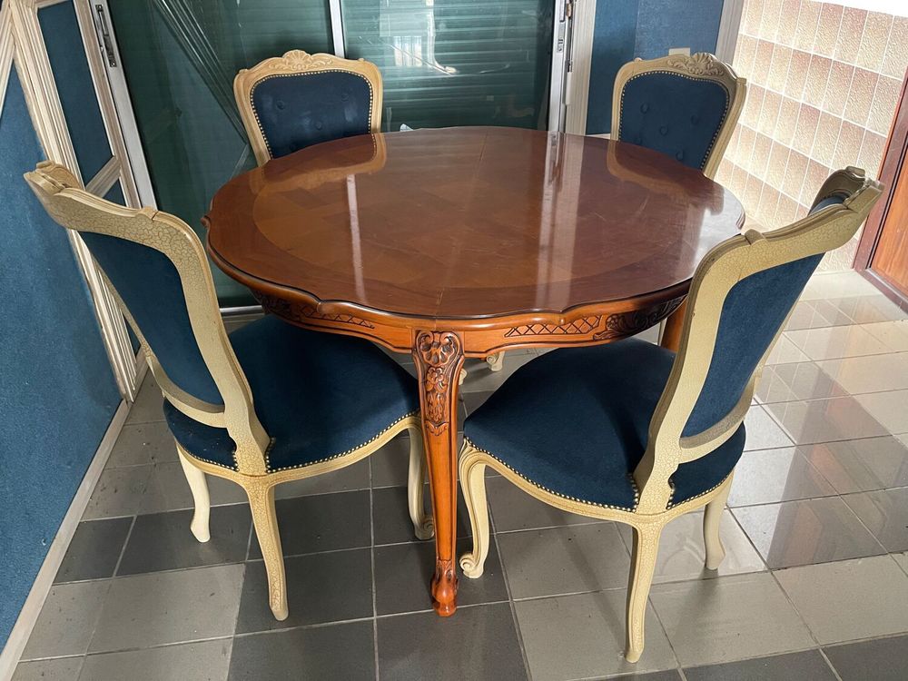 Table ronde extensible + 6 chaises style Louis XV Meubles
